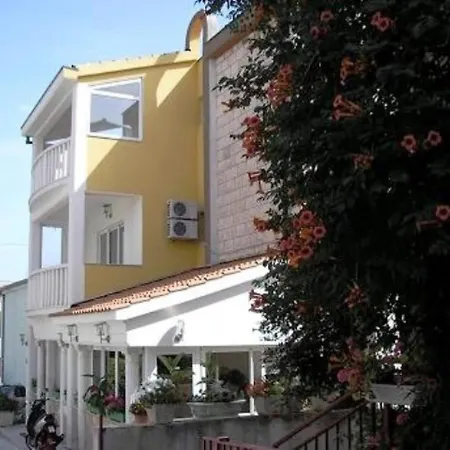 Anton 2 Apartment