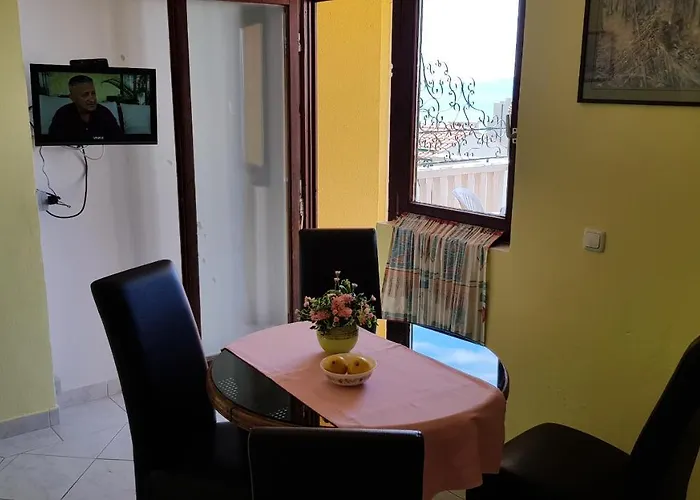 Anton 2 Apartment