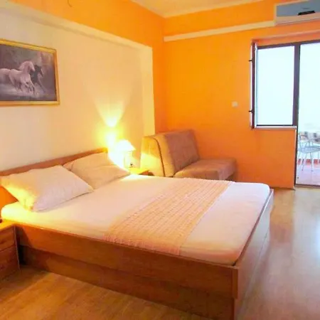 Anton 2 * Makarska